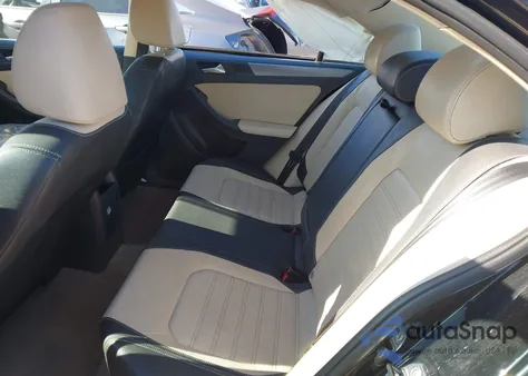 2012 Volkswagen Jetta 2.5L Sel Premium z USA, uszkodzony, nr VIN 3VWLP7AJ6CM381439